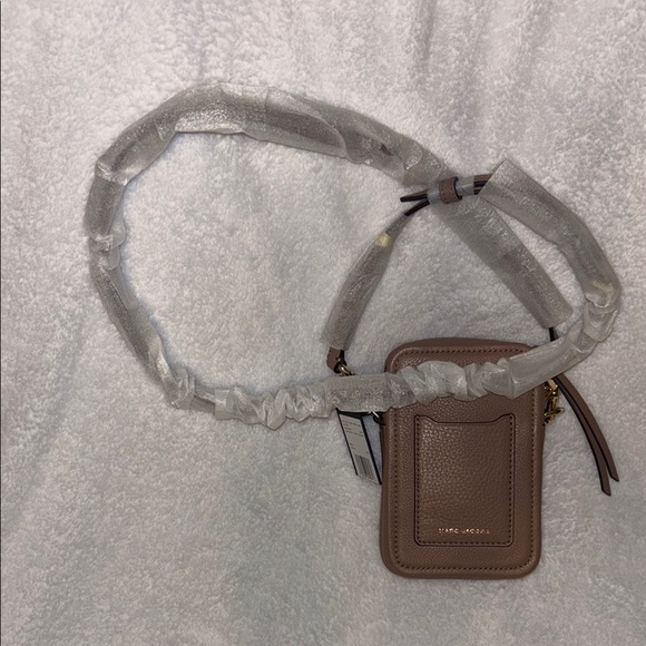 Marc Jacobs Brown Leather Crossbody Bag with Adjustable Strap - Picture 2 of 7